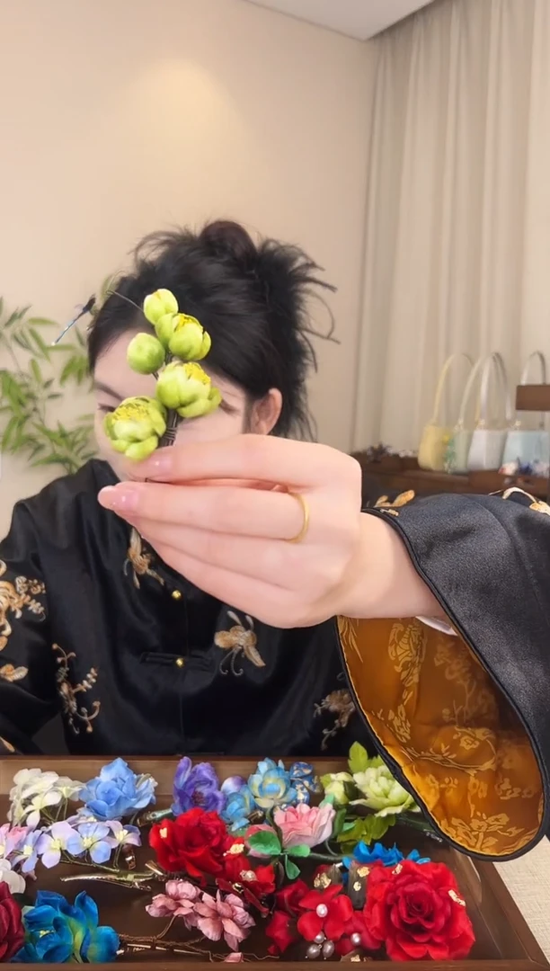 刺绣晚****水绿色梅花边夹