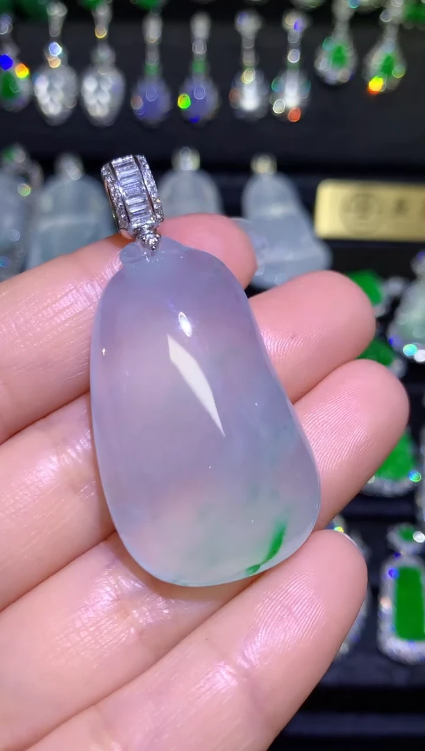 【闪购商品】翡翠颈饰18K金镶嵌玻璃种裸镶福瓜一刀切