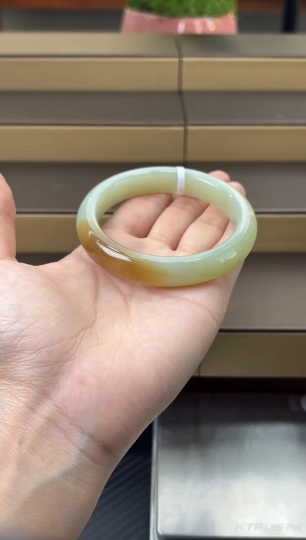 未镶嵌手镯和田玉若羌微色差57S