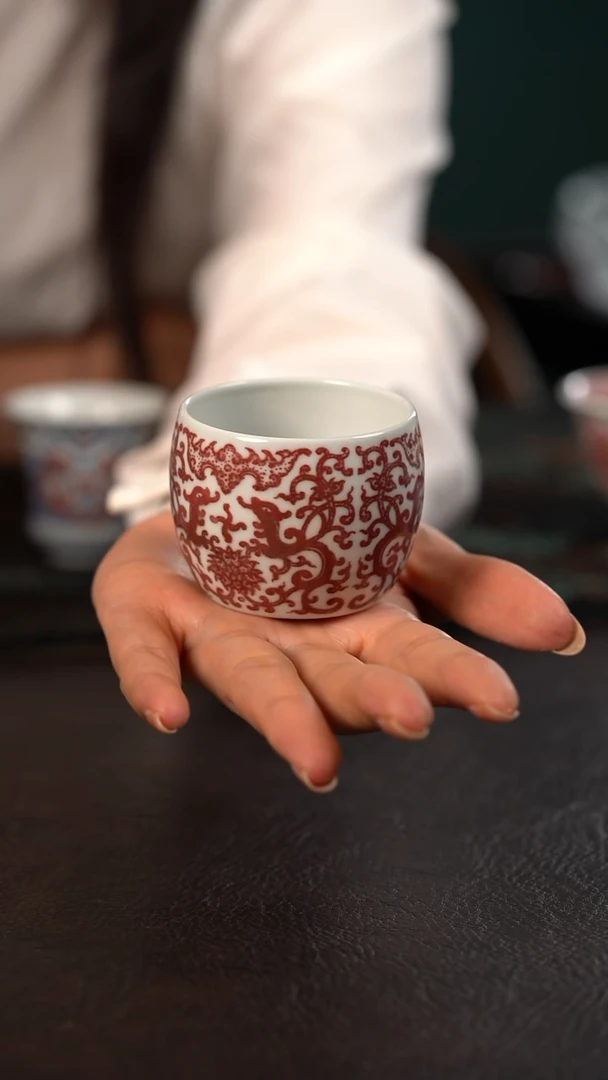 才*贵红窑釉里红缠枝螭龙小足蛋蛋杯