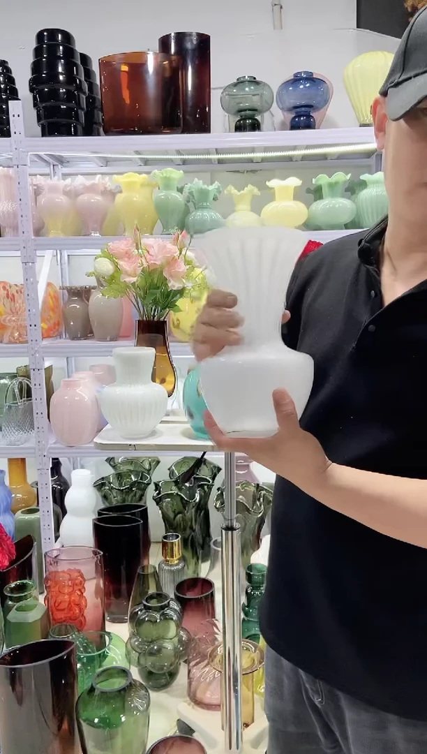 白色花瓶微瑕介意勿拍