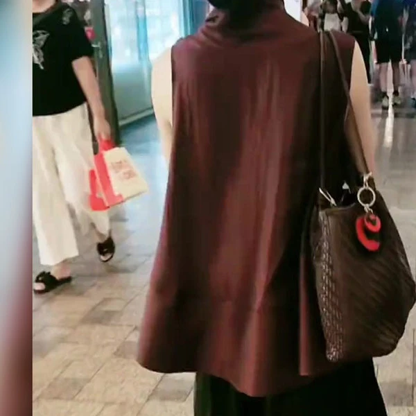 职场通勤干练风气质女神范无袖衬衫早秋款高级感时髦洋气百搭上衣