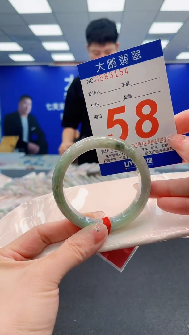 翡翠手镯未镶嵌AAAAAAAAAAAAAAAAAA