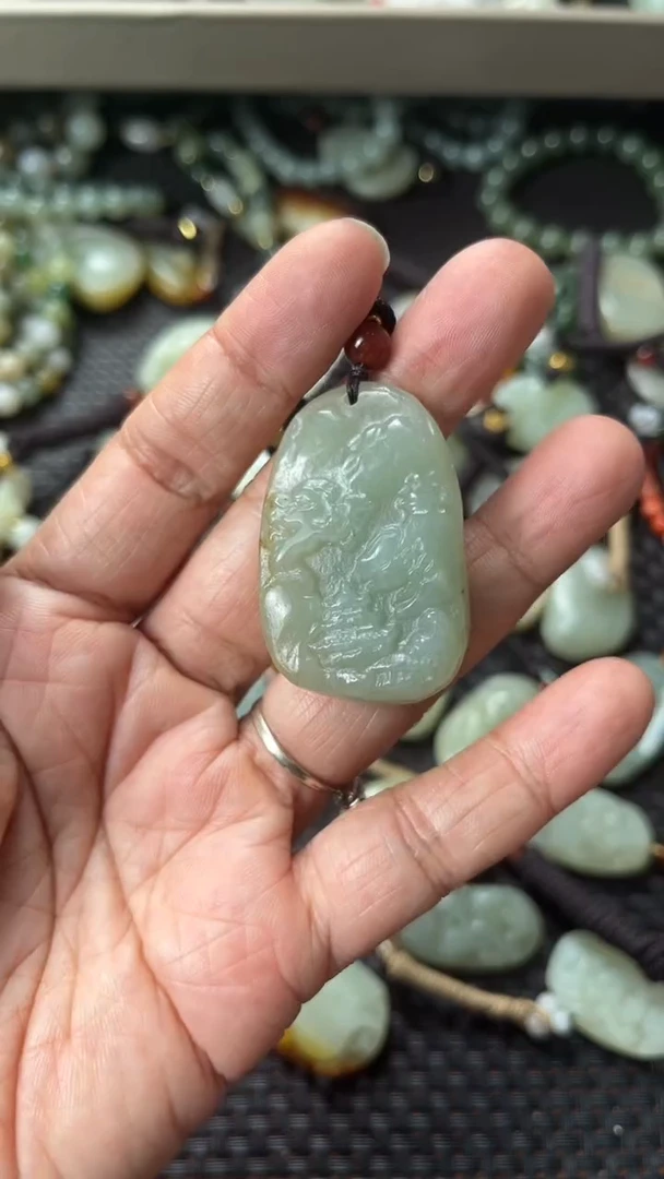 和田玉未镶嵌颈饰（多样性发一件）没有证书有瑕