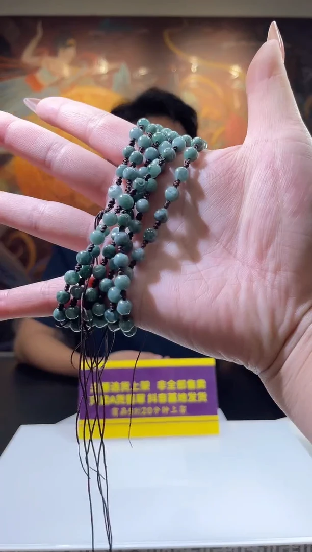 翡翠未镶嵌颈饰多样性发其一