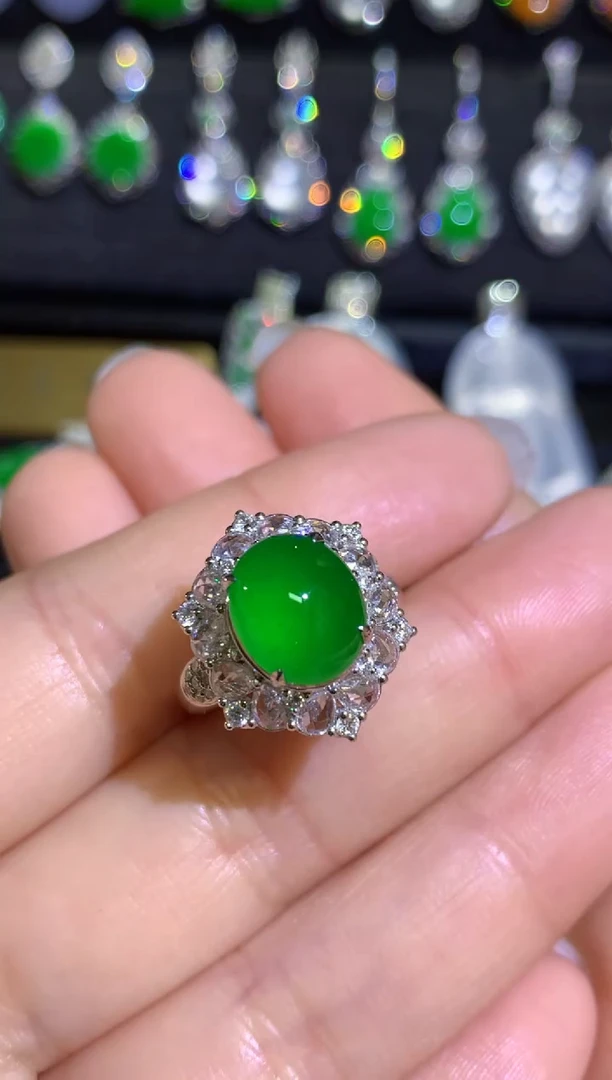 【闪购商品】翡翠戒指18K金镶嵌高冰满绿蛋面总价79800分笔