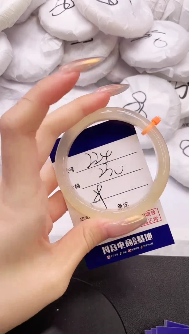 【闪购商品】石英质玉手镯未镶嵌6K224-58