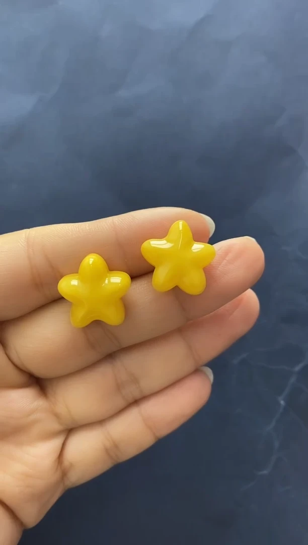 裸石琥珀未镶嵌耳钉