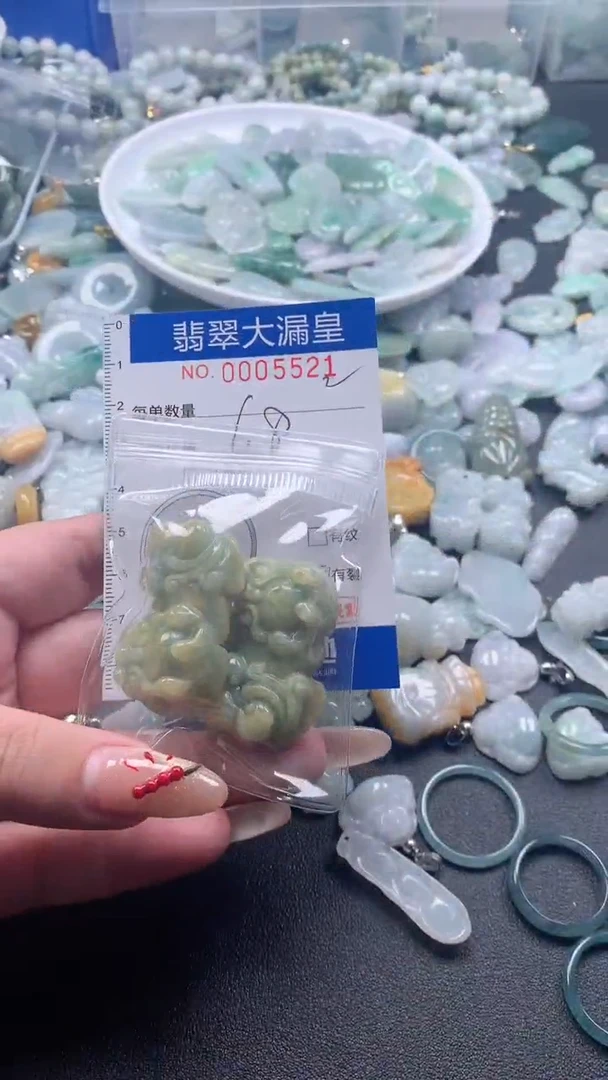 【闪购商品】翡翠吊坠(不含链)未镶嵌5521