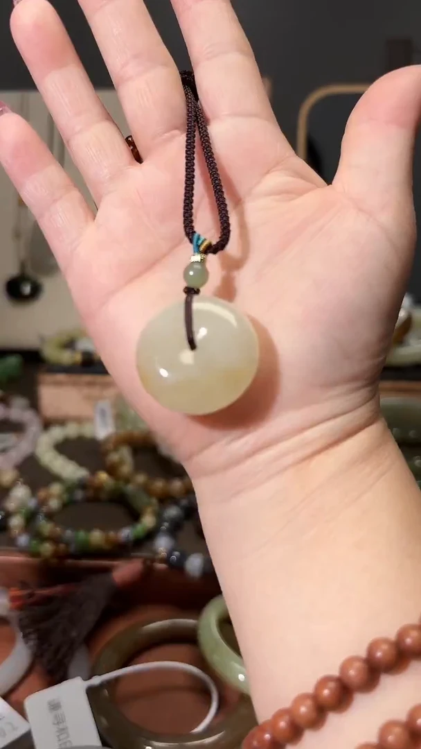 和田玉未镶嵌颈饰1