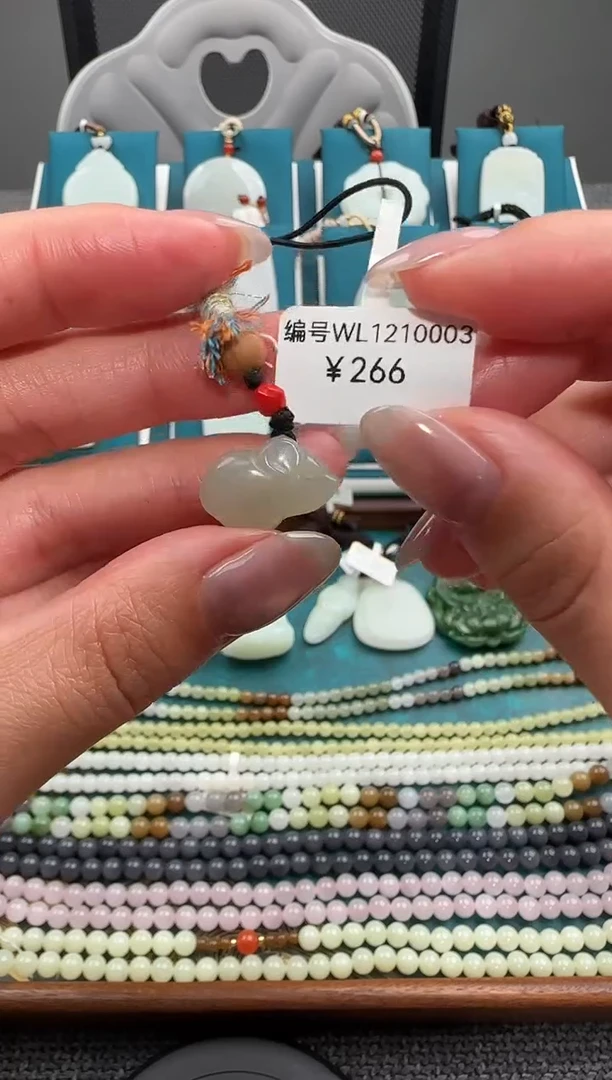 颈饰未镶嵌和田玉吊坠WL