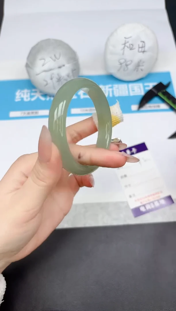 【闪购商品】石英质玉手镯未镶嵌92-56.3