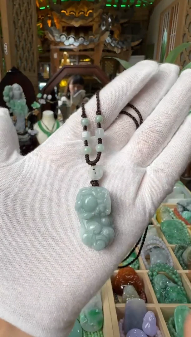 颈饰未镶嵌翡翠吊坠1