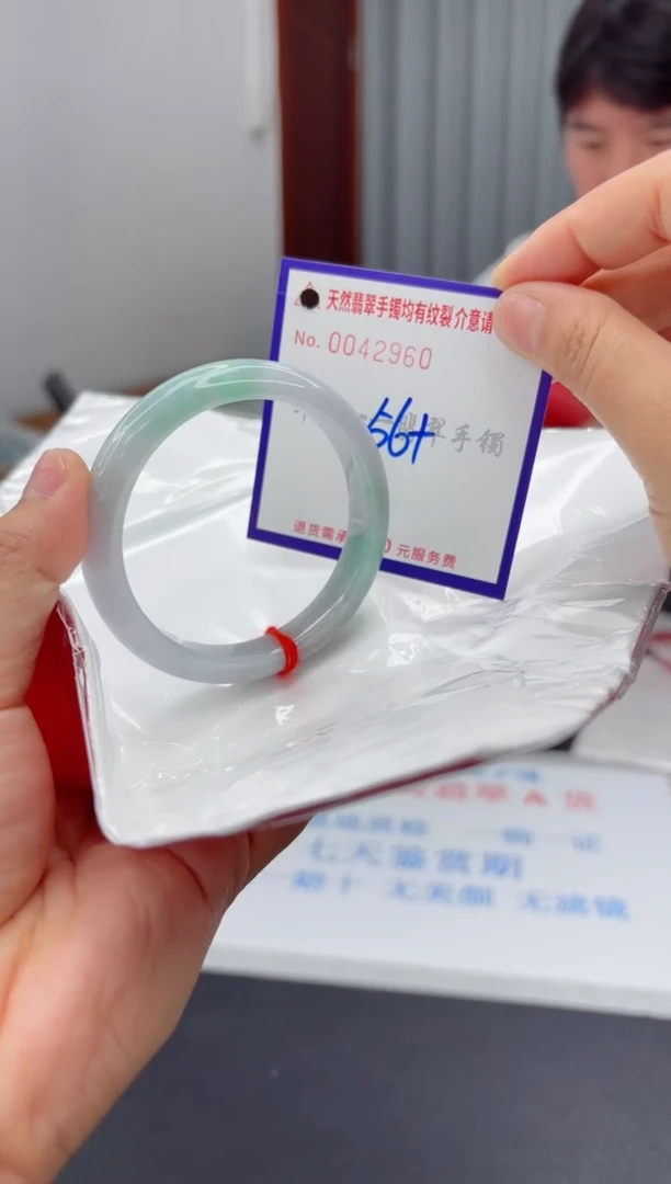 翡翠手镯未镶嵌1
