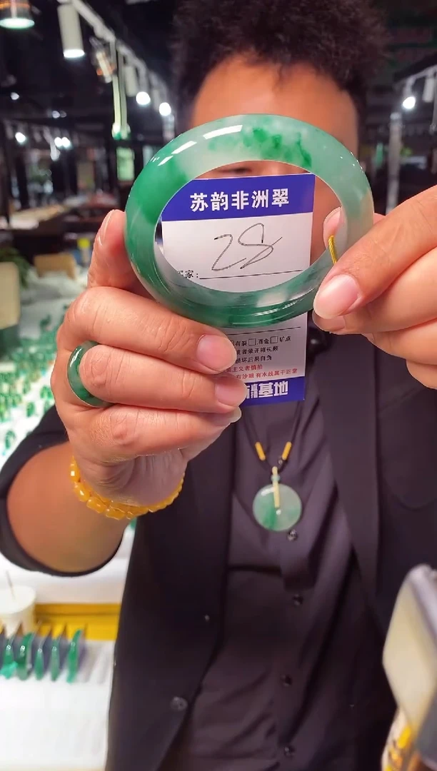 未镶嵌手镯石英质玉（非洲翠）60