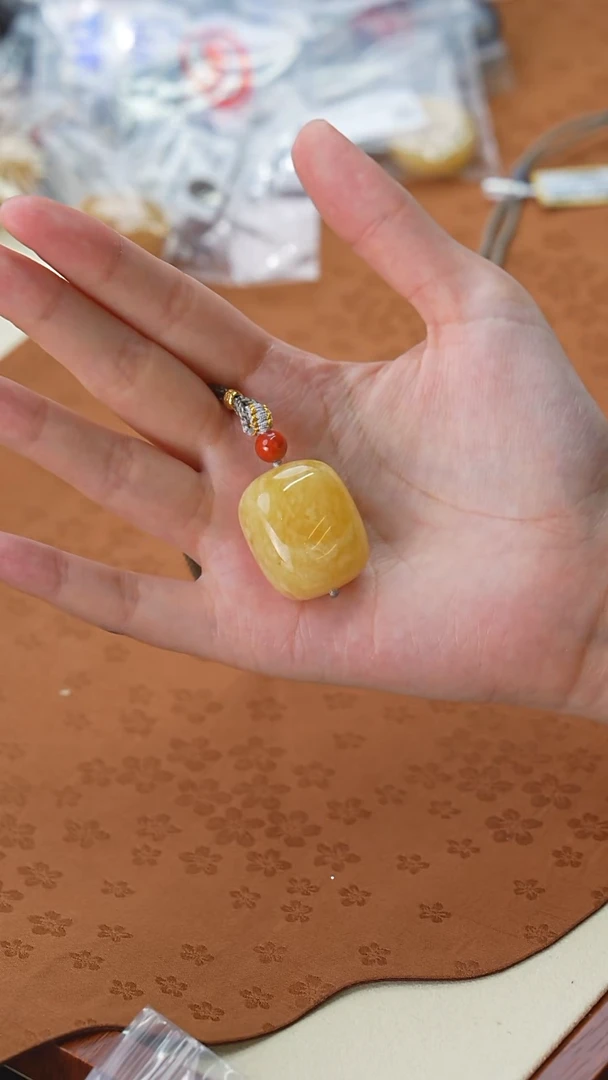 未镶嵌颈饰蜜蜡闪35，方糖瑕8g+