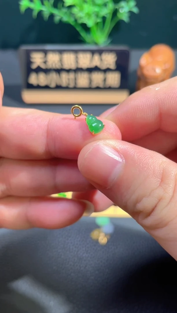 颈饰18K金镶嵌翡翠翡翠