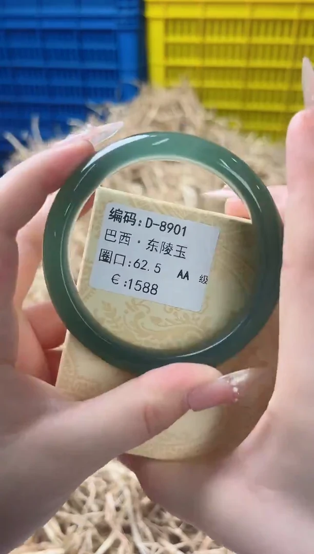 未镶嵌手镯石英质玉带礼盒D-8901