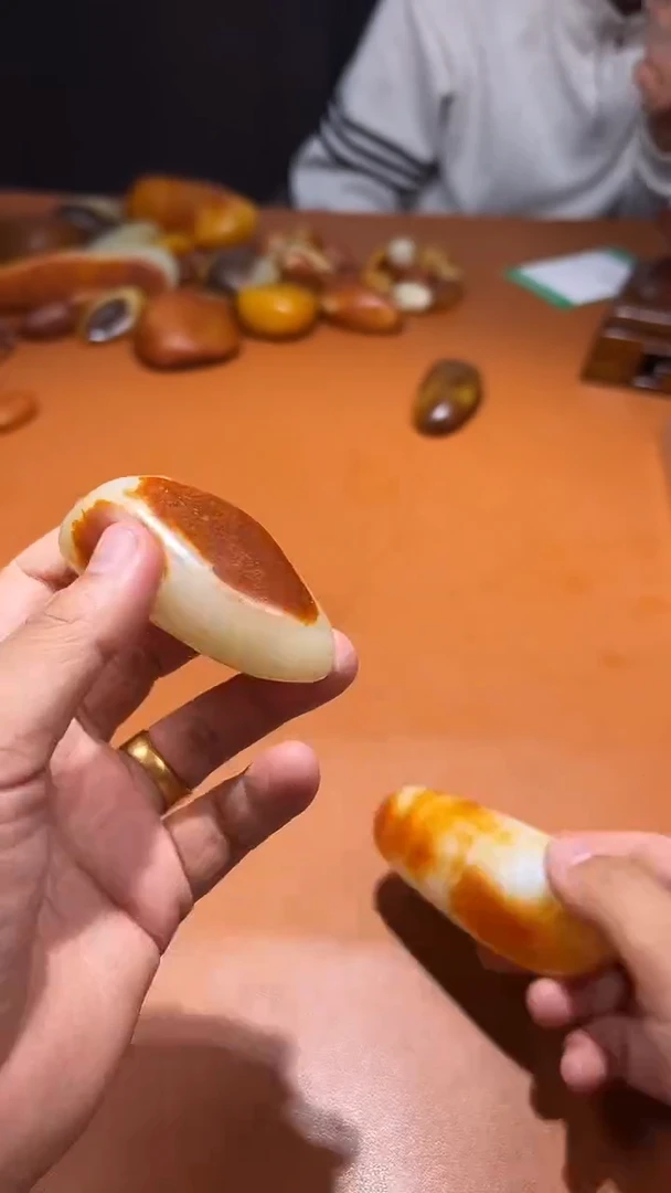 未镶嵌和田玉把件布**。和田玉