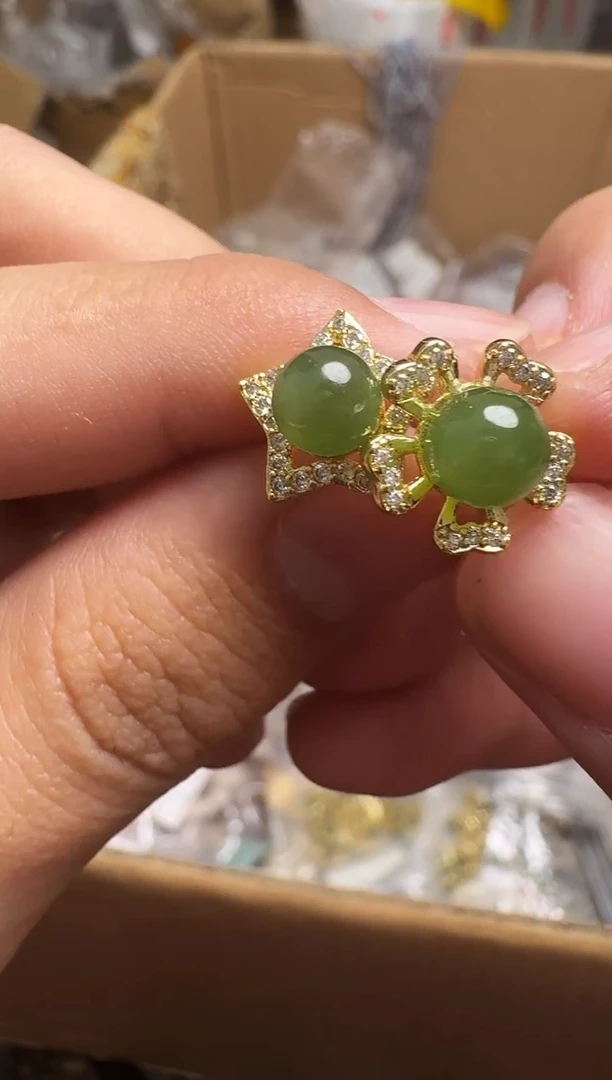 和田玉未镶嵌耳钉上多样性发1