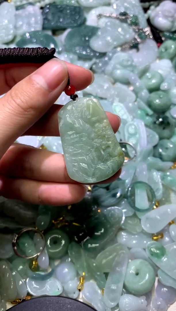 颈饰未镶嵌翡翠1