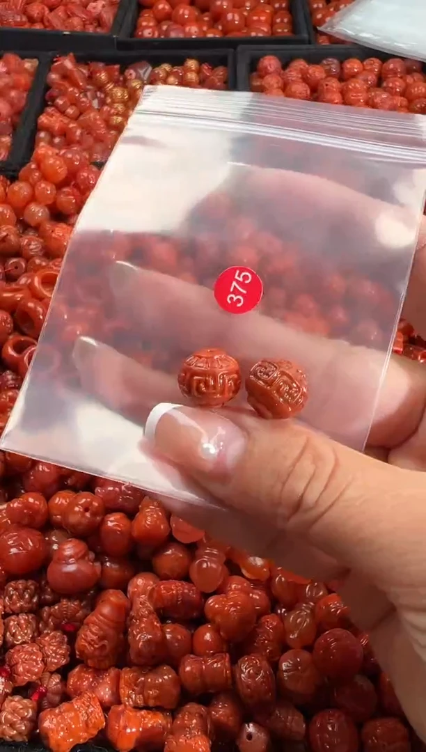 颈饰未镶嵌南红玛瑙1