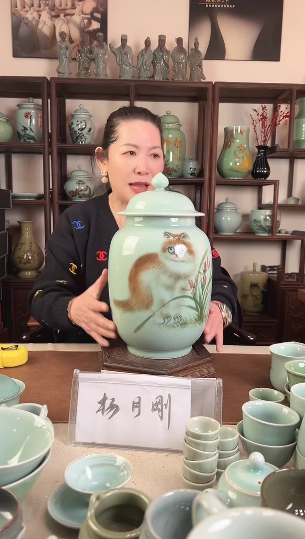 釉中彩 猫画 冬瓜盖罐L