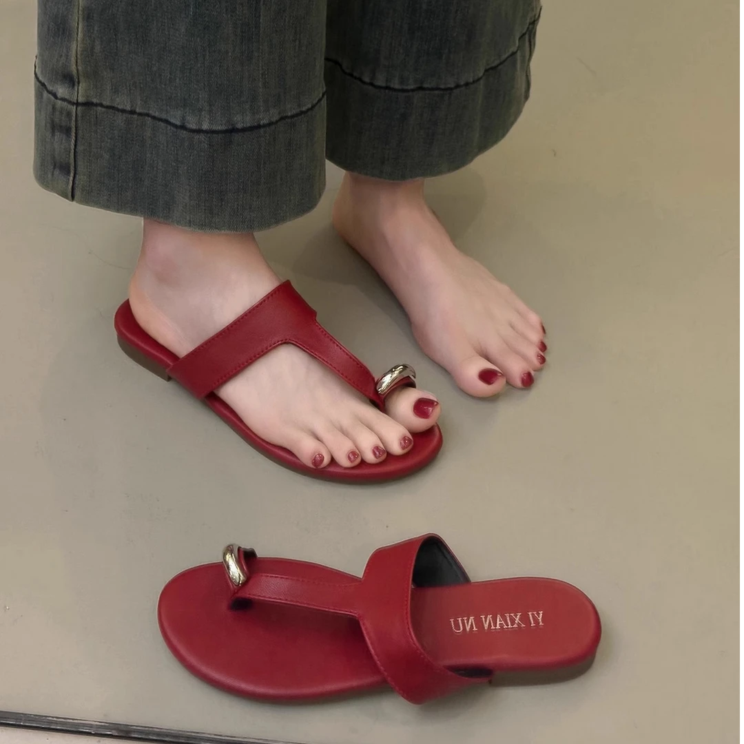 绝美红色金属套脚趾拖鞋女夏外穿新款仙女度假风厚底沙滩凉拖鞋子