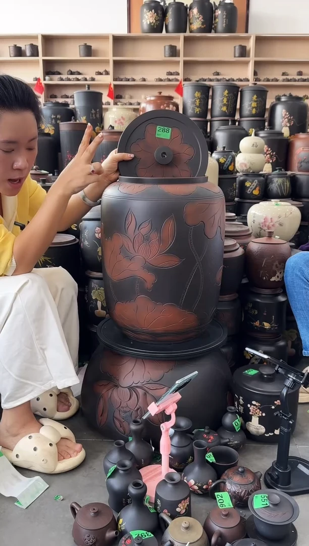 罐瑕疵 线雕荷花三号水缸36升 高51cm 288