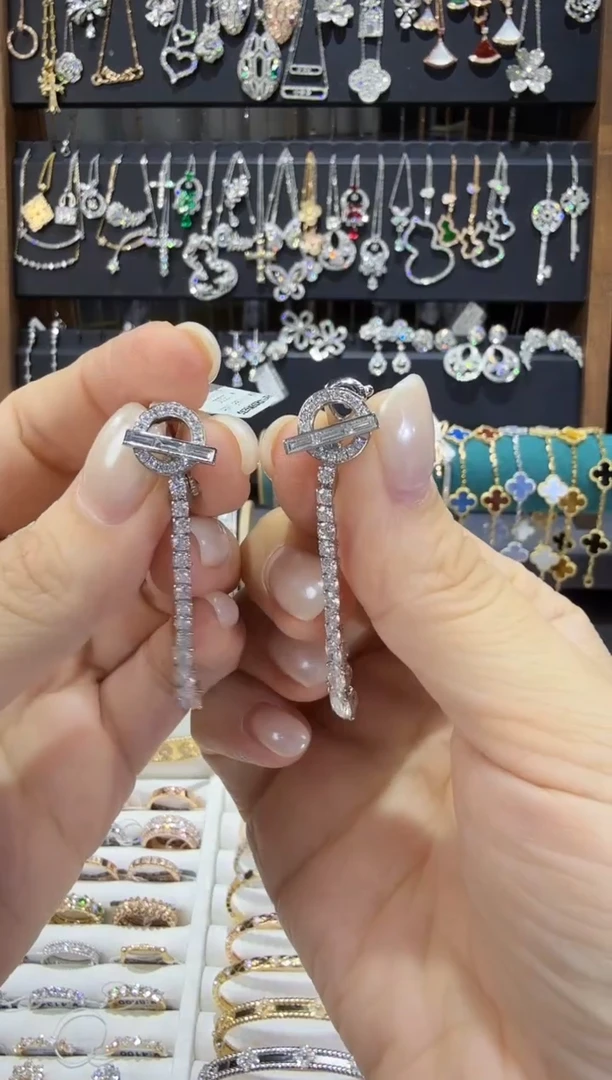 铂Pt950镶嵌实验室培育钻石耳饰