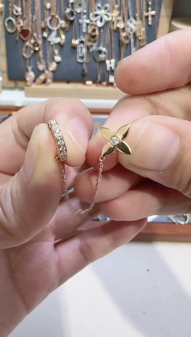 【闪购商品】天然钻石耳饰18K金镶嵌多样性发货发其一