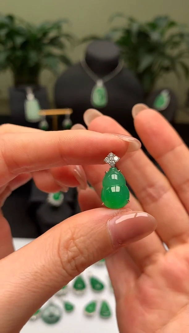 翡翠18K金镶嵌吊坠(不含链)葫芦