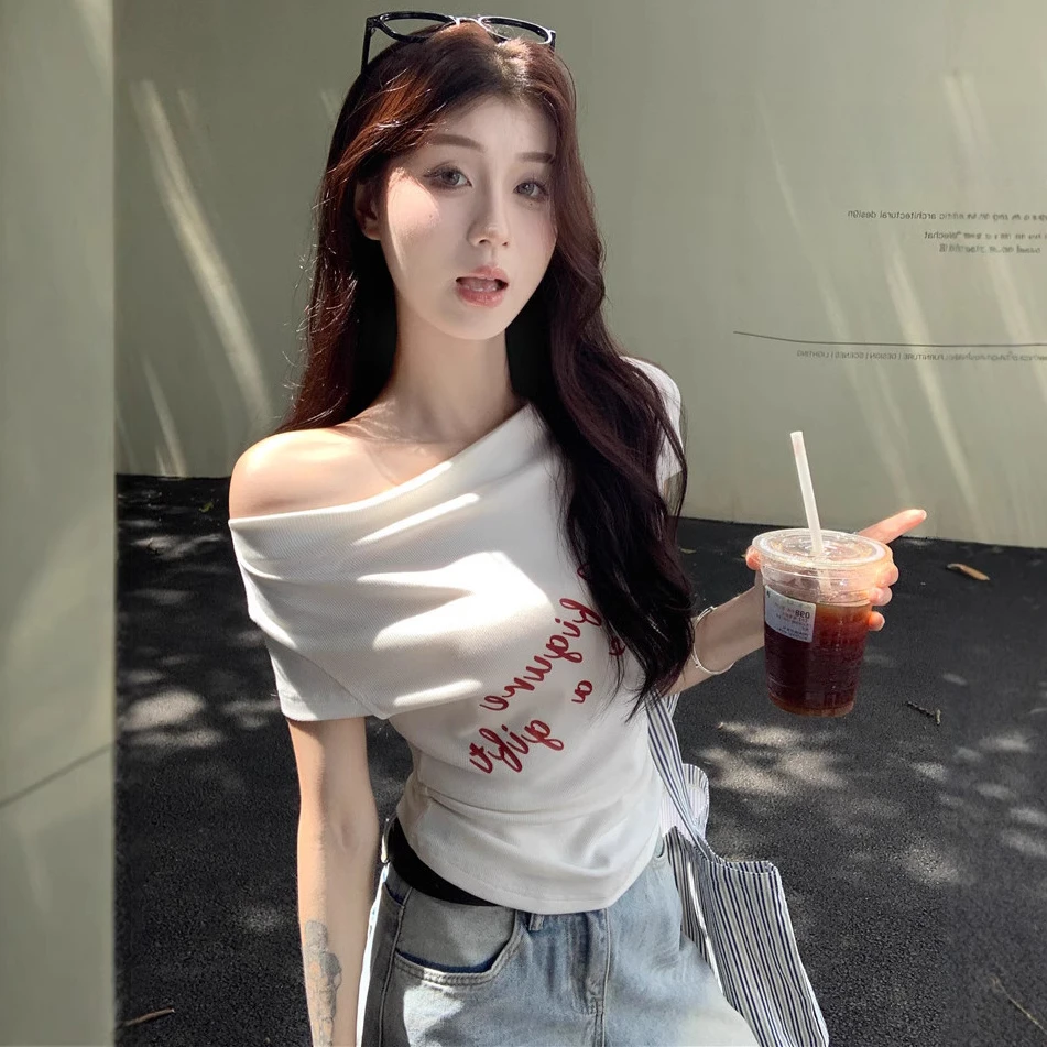 一字领白色短袖修身T恤女夏季字母印花显瘦辣妹百搭短款露肩上衣