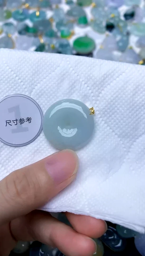颈饰18K金镶嵌翡翠天然A货翡翠