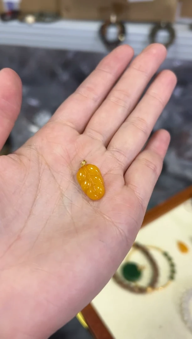 【闪购商品】蜜蜡颈饰18K金镶嵌满蜜蜜蜡叶子18K金吊坠[316]