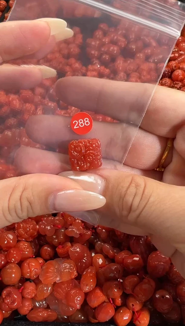 颈饰未镶嵌南红玛瑙1