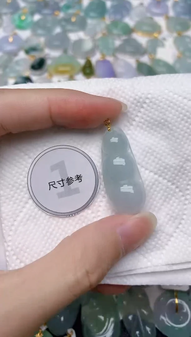翡翠18K金镶嵌颈饰天然A货翡翠