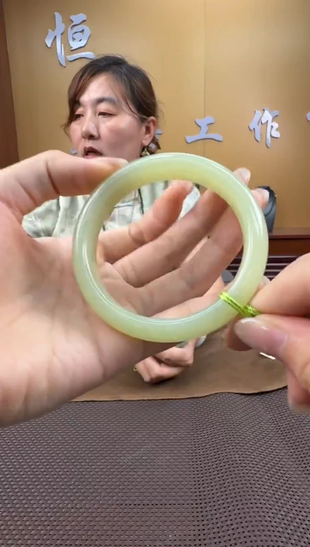 和田玉未镶嵌颈饰手镯57+