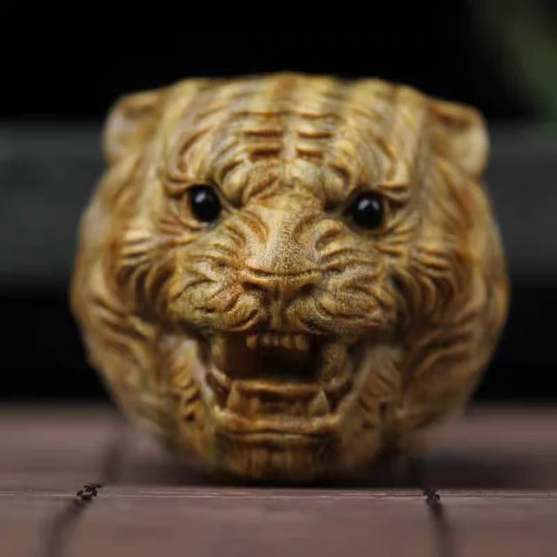 799 绿檀虎头雕刻文玩手把件（一对装）
