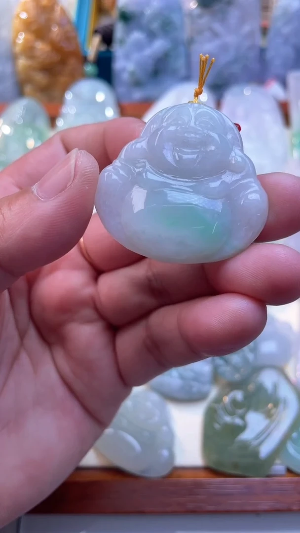 翡翠未镶嵌颈饰佛公