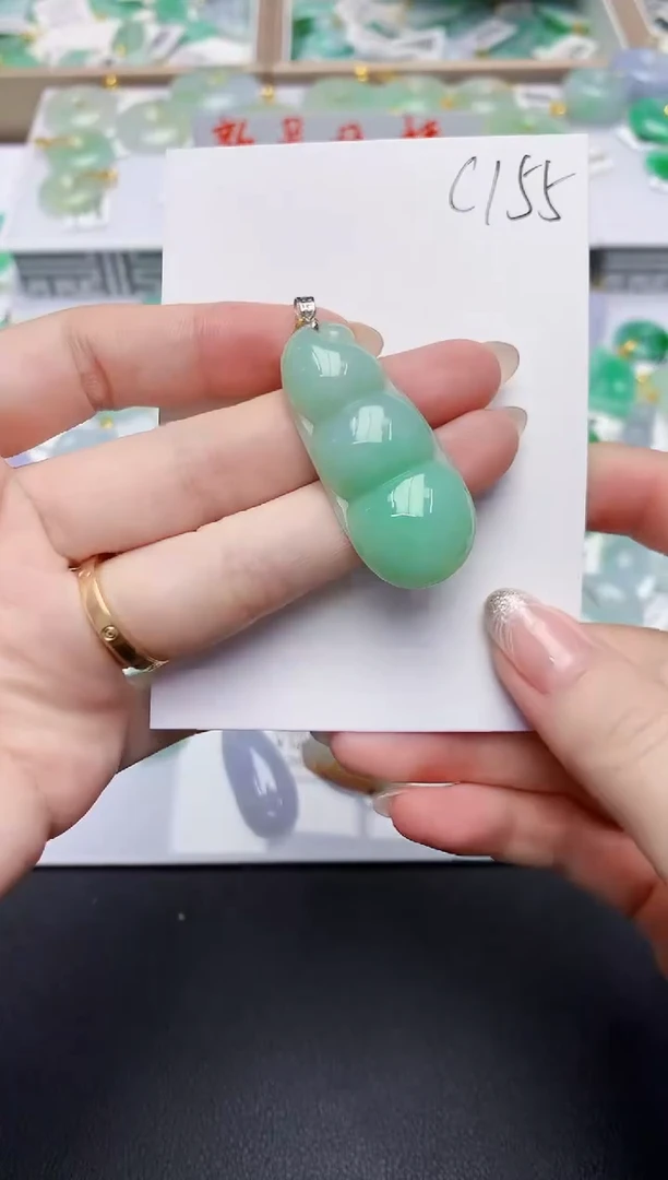 翡翠18K金镶嵌颈饰天然缅甸A货翡翠