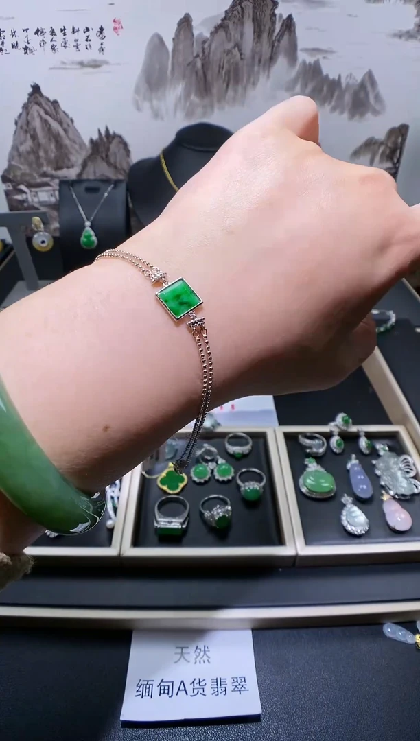【闪购商品】翡翠颈饰18K金镶嵌手链