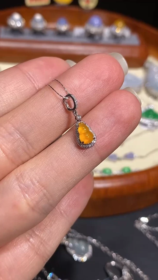 【闪购商品】翡翠颈饰18K金镶嵌吊坠