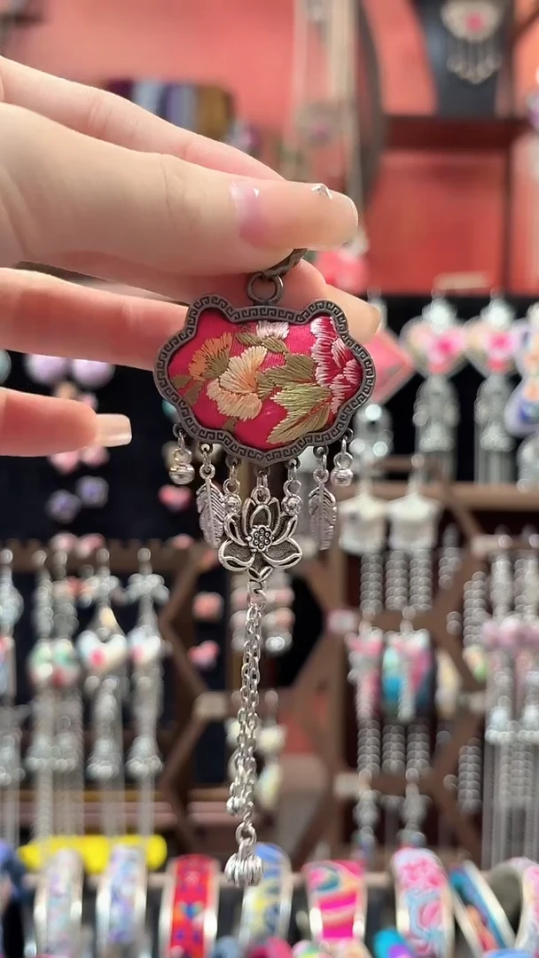 织绣 云织谣民族风精美饰品   18