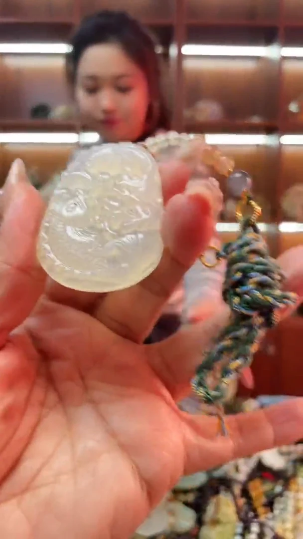 未镶嵌蛇纹石玉吊坠清****）