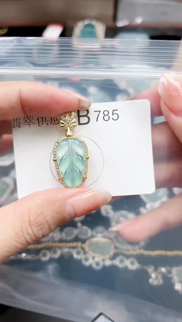 【闪购商品】翡翠颈饰未镶嵌785赠皮绳