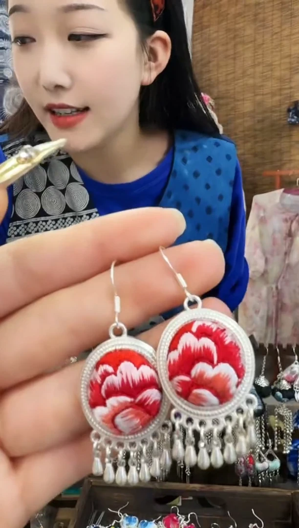 织绣?**月云织瑶非遗老绣饰品001