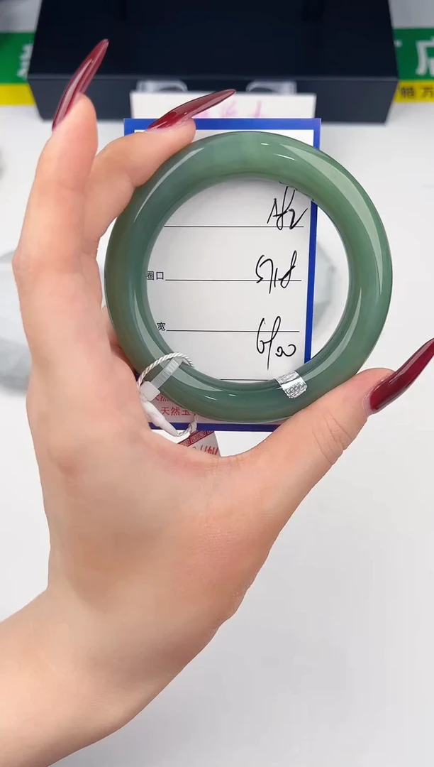 未镶嵌手镯和田玉82颜色微差无瑕