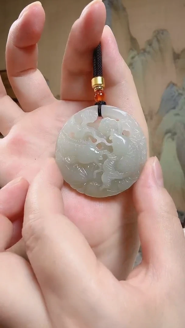 和田玉未镶嵌颈饰.