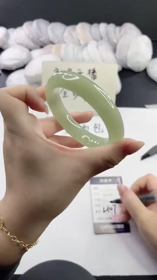 未镶嵌手镯石英质玉L107